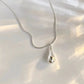Halsband platinum med droppformad berlock