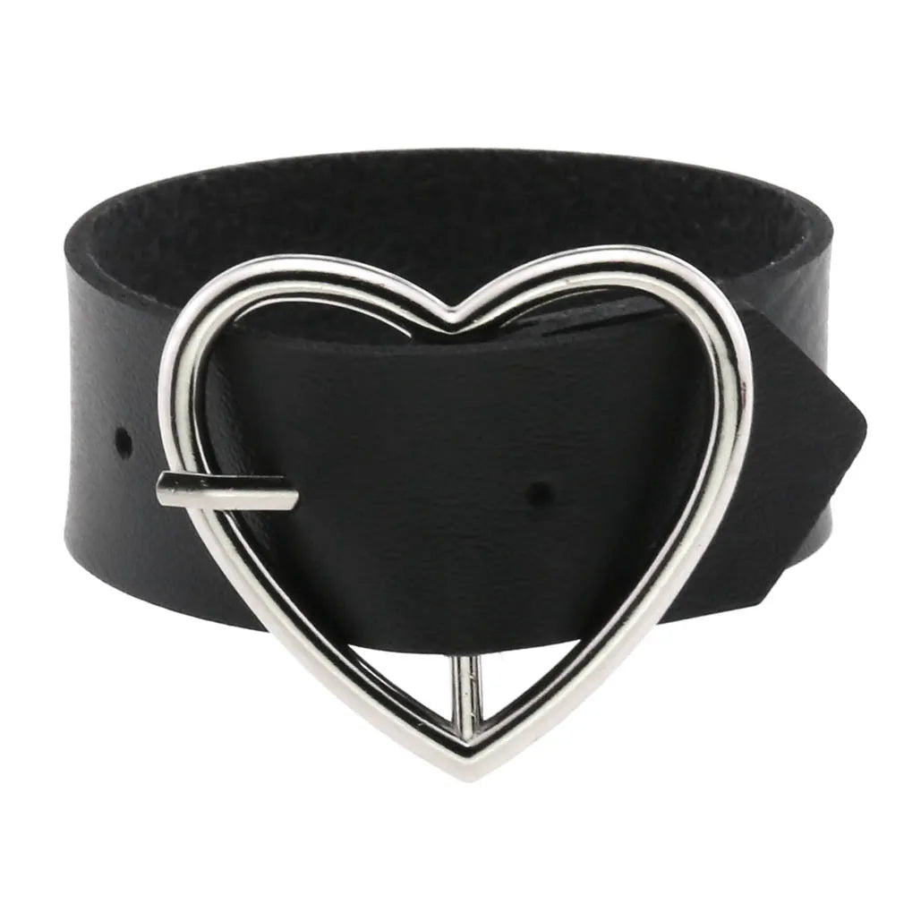 goth punk armband svart läder med nitar i olika motiv