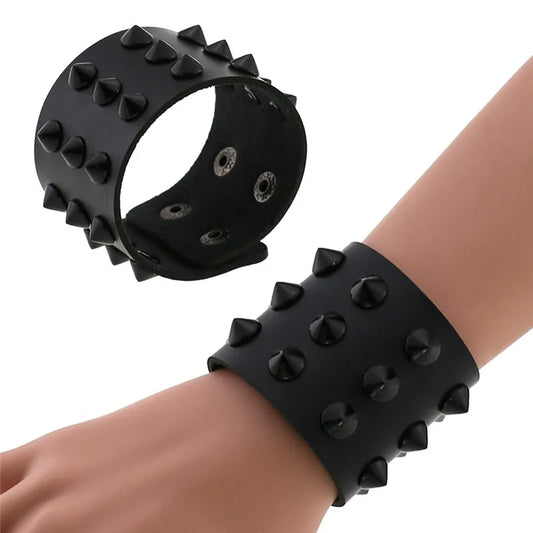 Goth Punk Spike armband med nitar