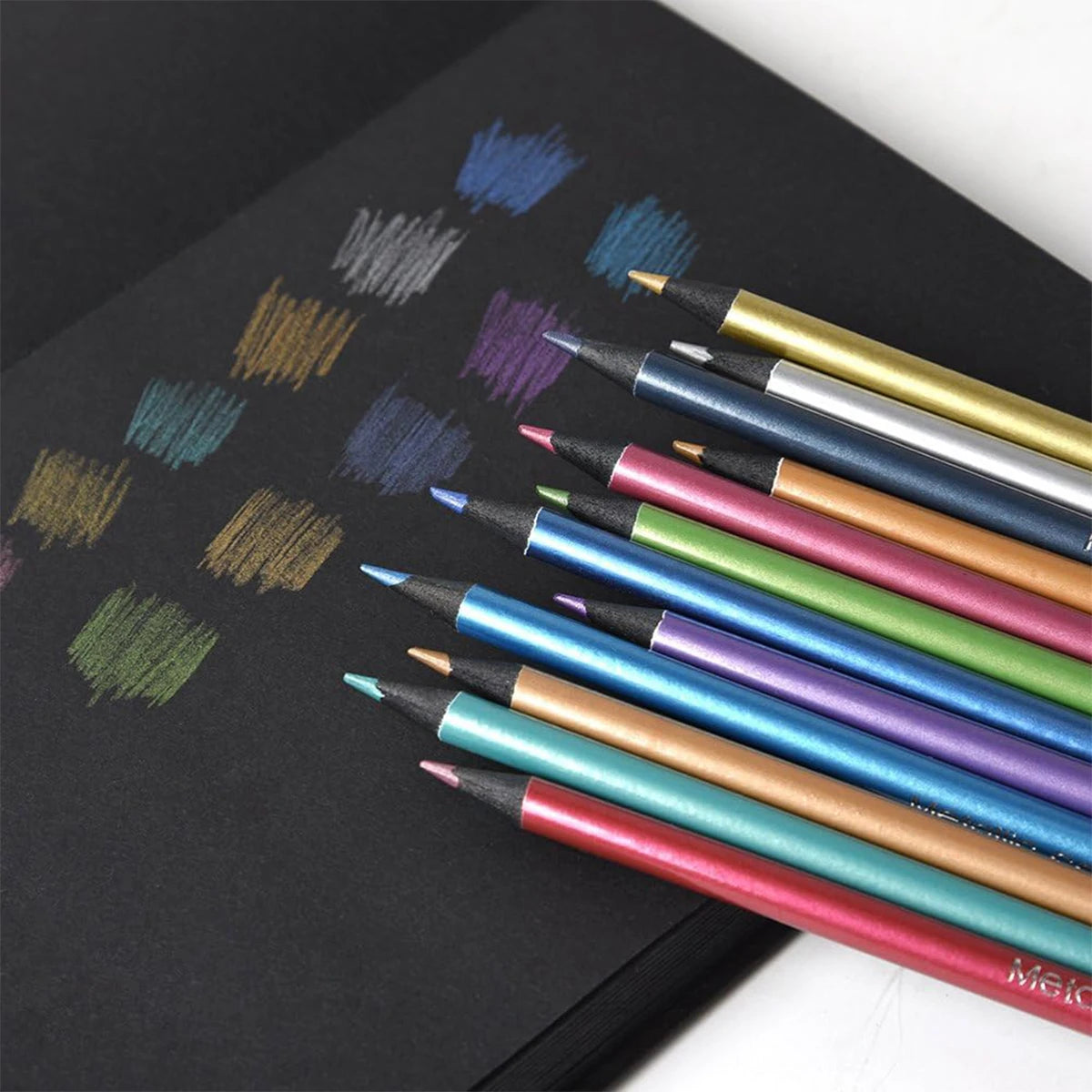 12-pack med pennor i metallic färger
