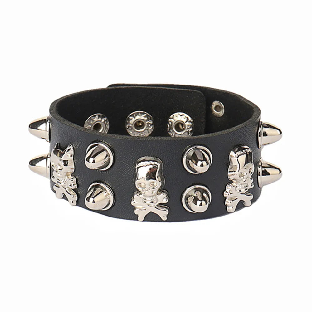 goth punk armband svart läder med nitar i olika motiv