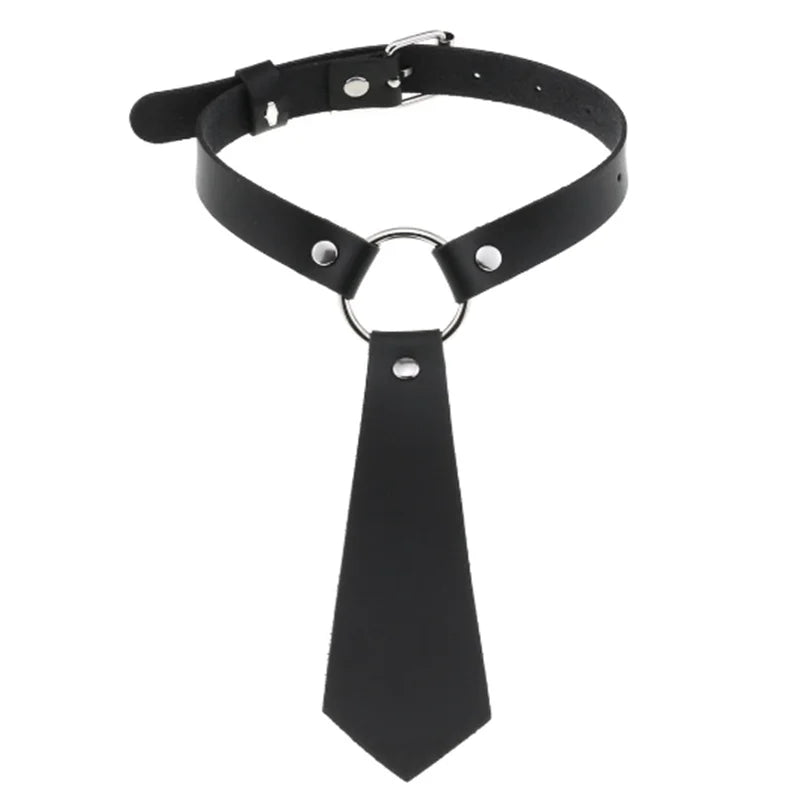 Olika halsband läder med kedja och nitar.