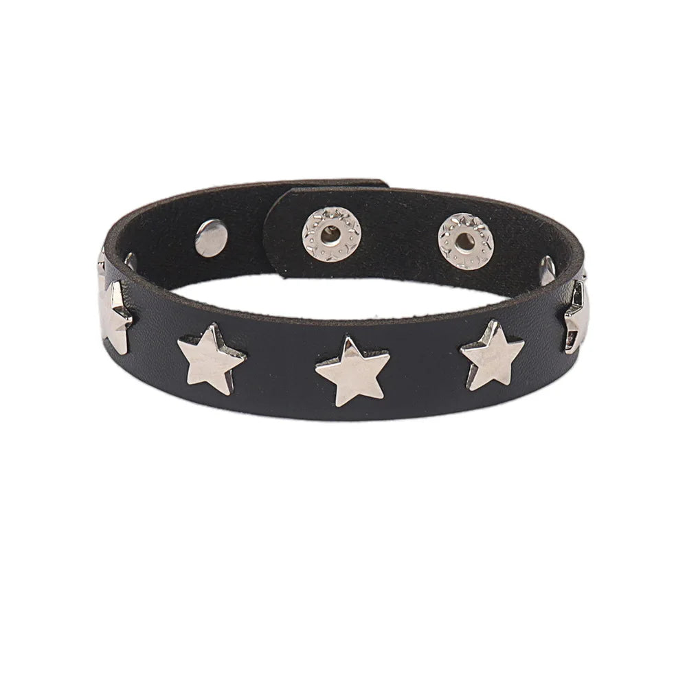 goth punk armband svart läder med nitar i olika motiv