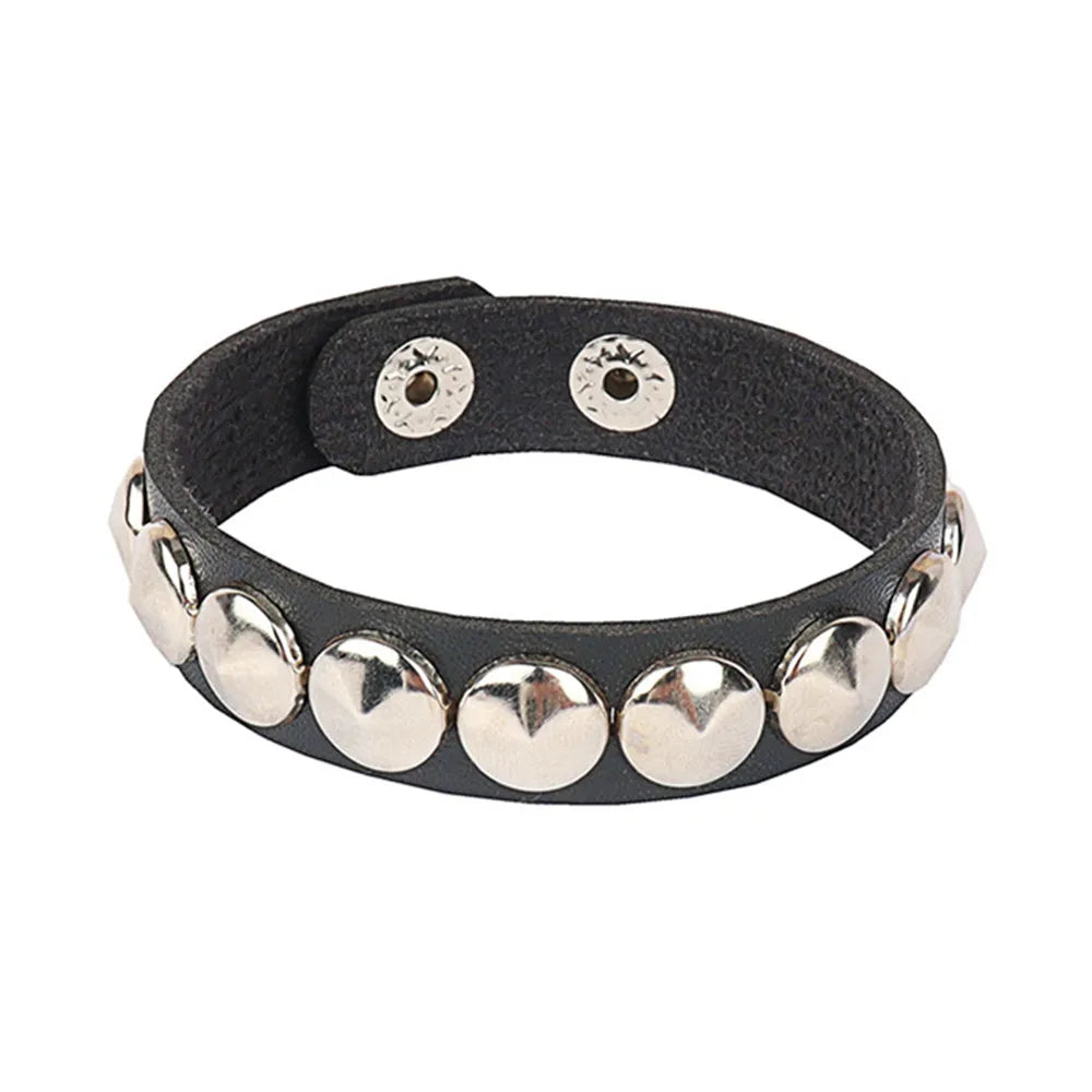 goth punk armband svart läder med nitar i olika motiv