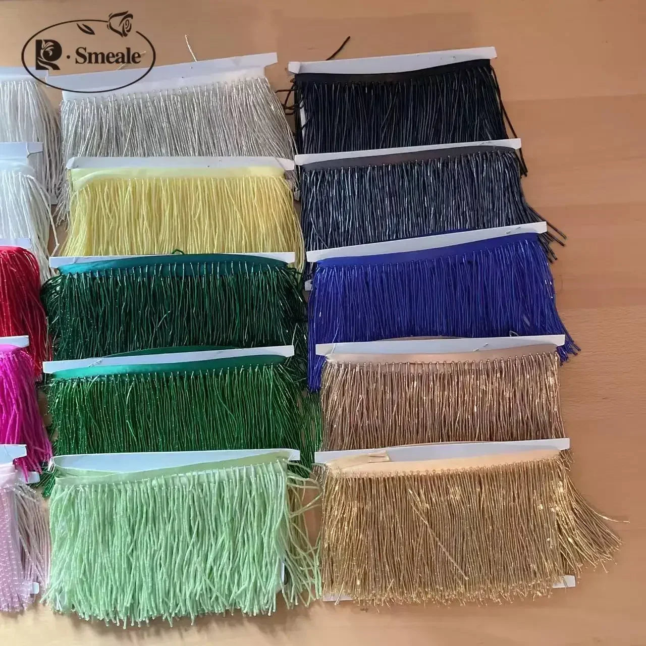 Tassel med tub pärlor på längd