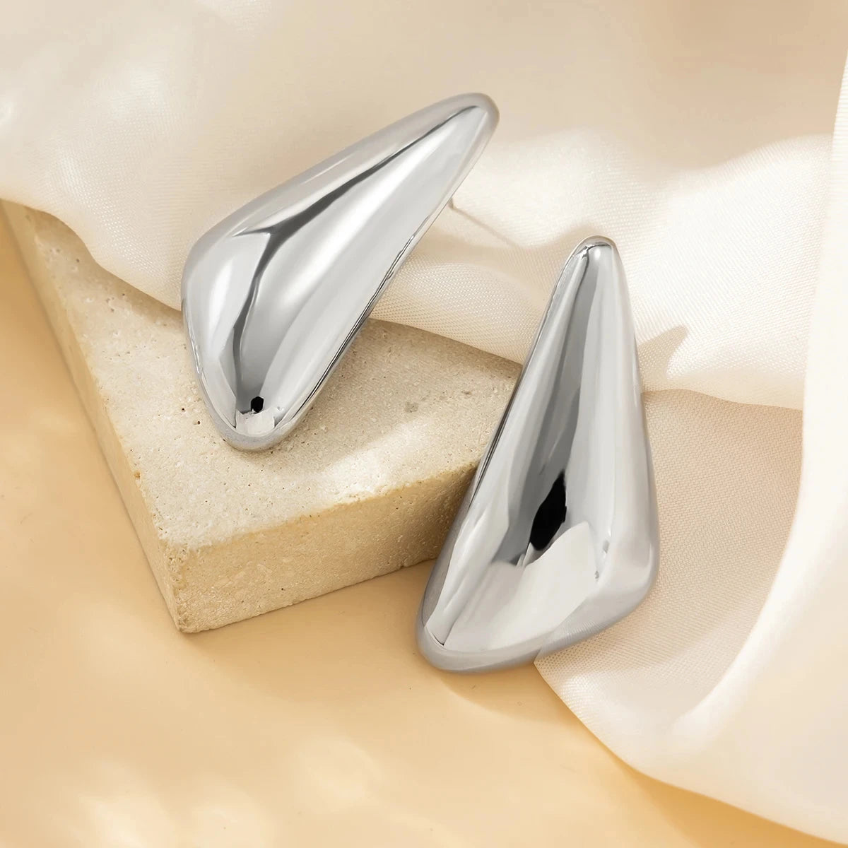 Fashion design earrings triangle shaped Gold/silver