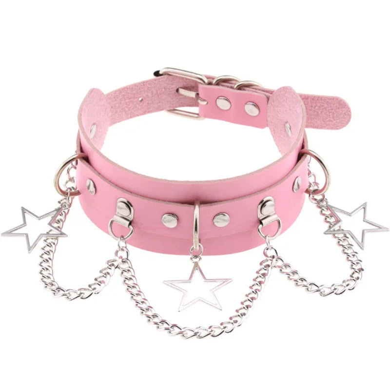 Olika halsband läder med kedja och nitar.