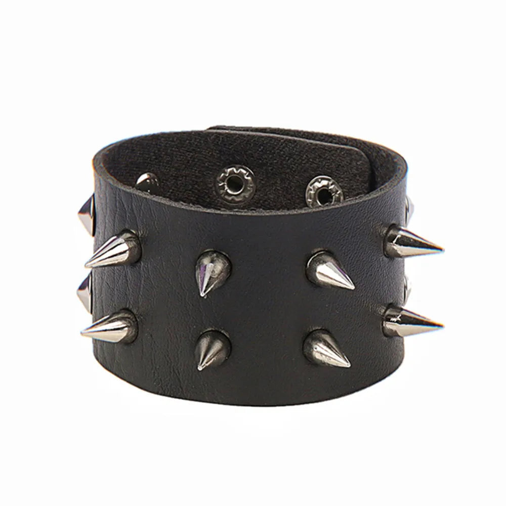 goth punk armband svart läder med nitar i olika motiv