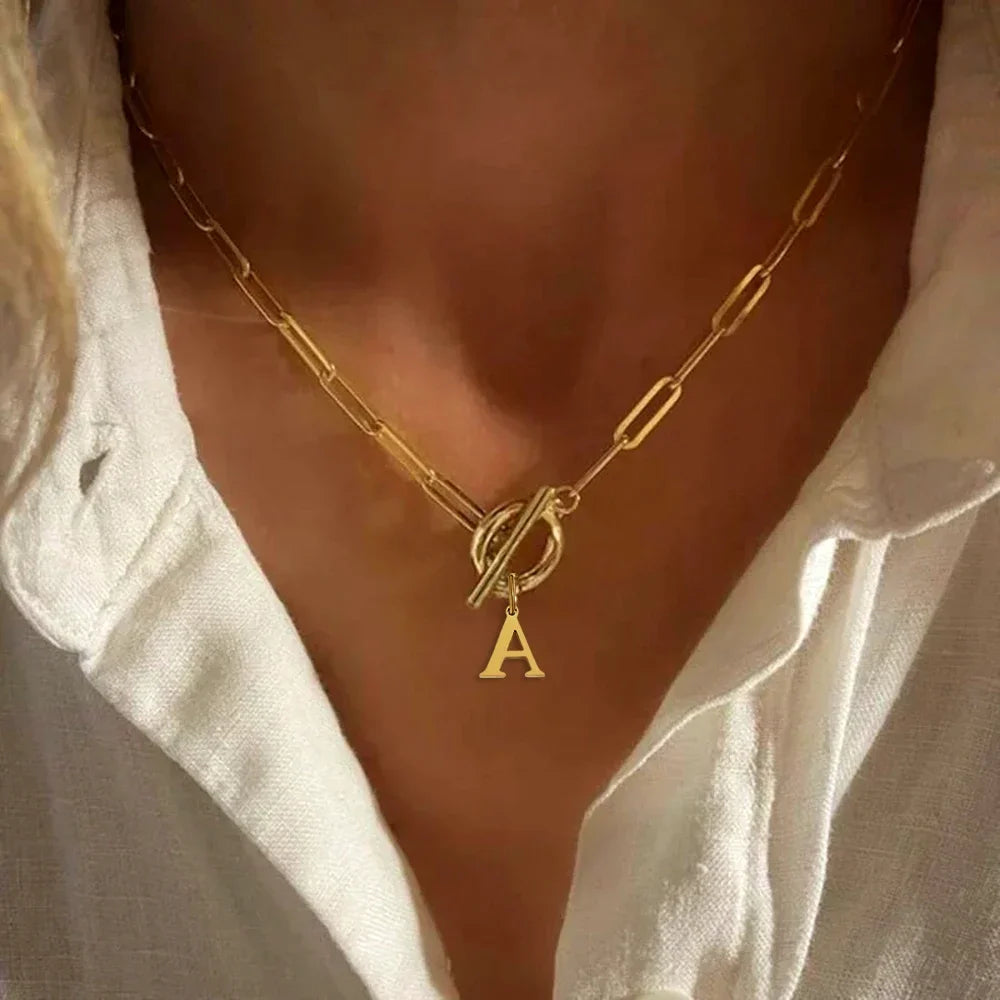 Halsband paper clip kedja och bokstav