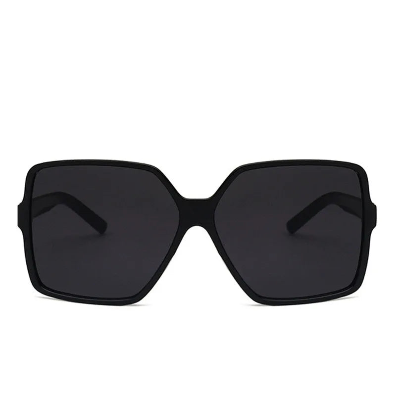 Sunglasses with square lenses in darker tones