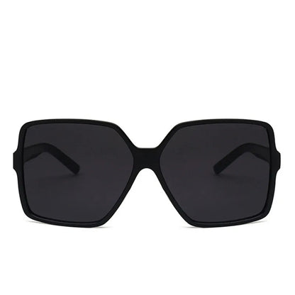 Sunglasses with square lenses in darker tones