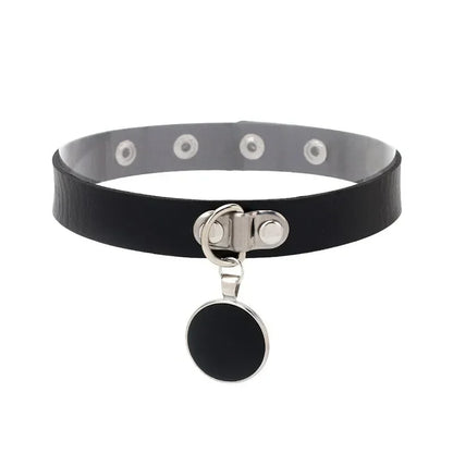 Halsband i Goth/punk stil
