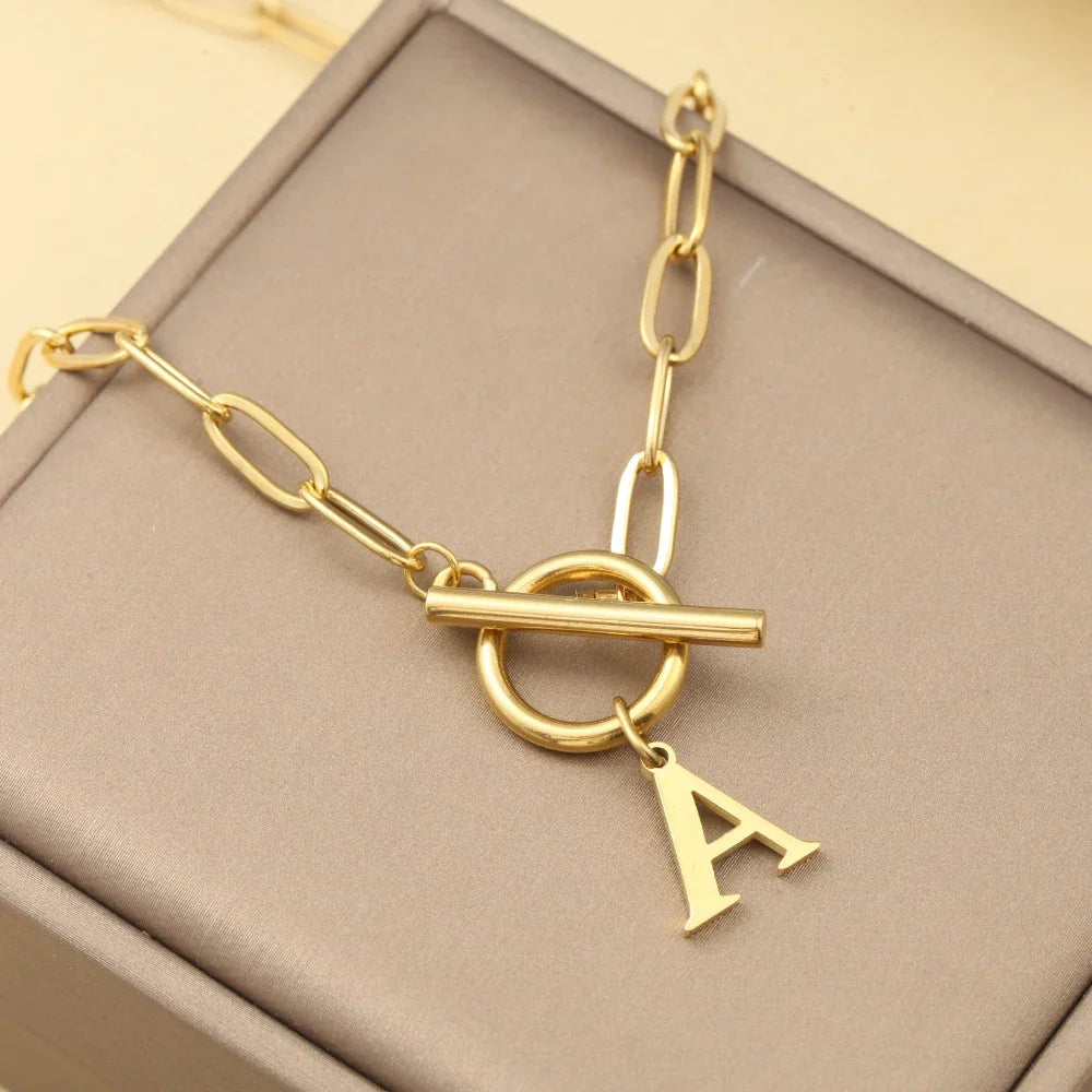 Halsband paper clip kedja och bokstav