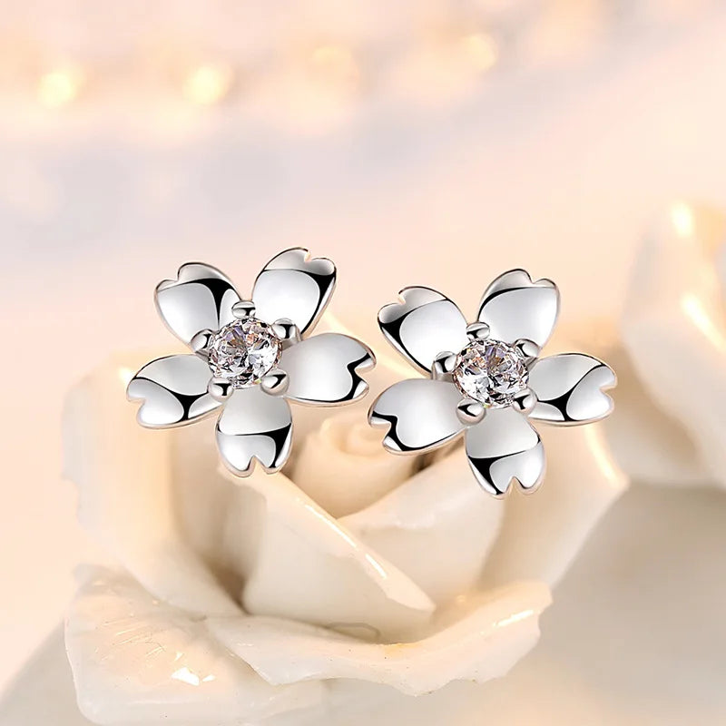 Blomformade örhängen i äkta silver