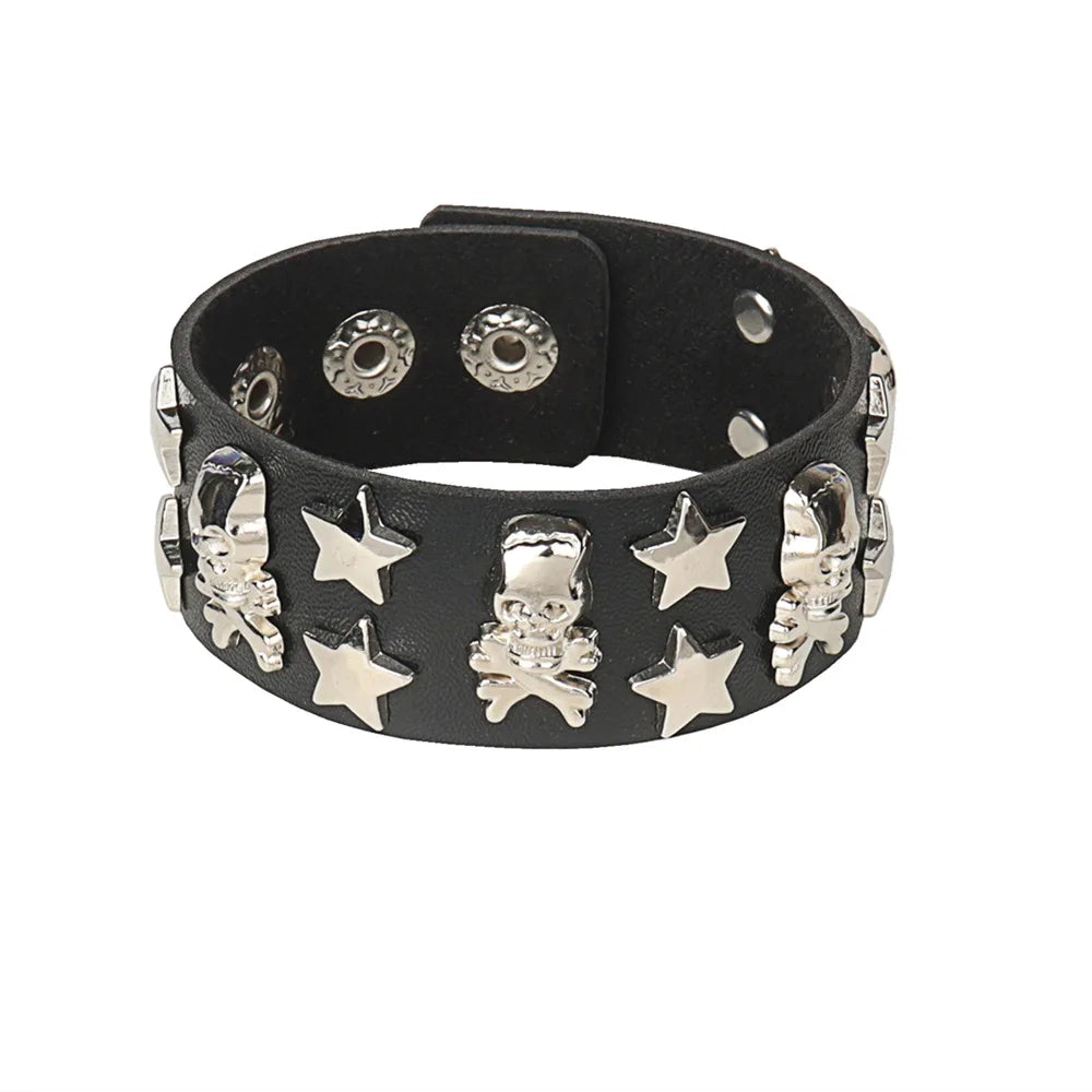 goth punk armband svart läder med nitar i olika motiv