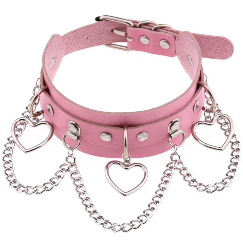 Olika halsband läder med kedja och nitar.