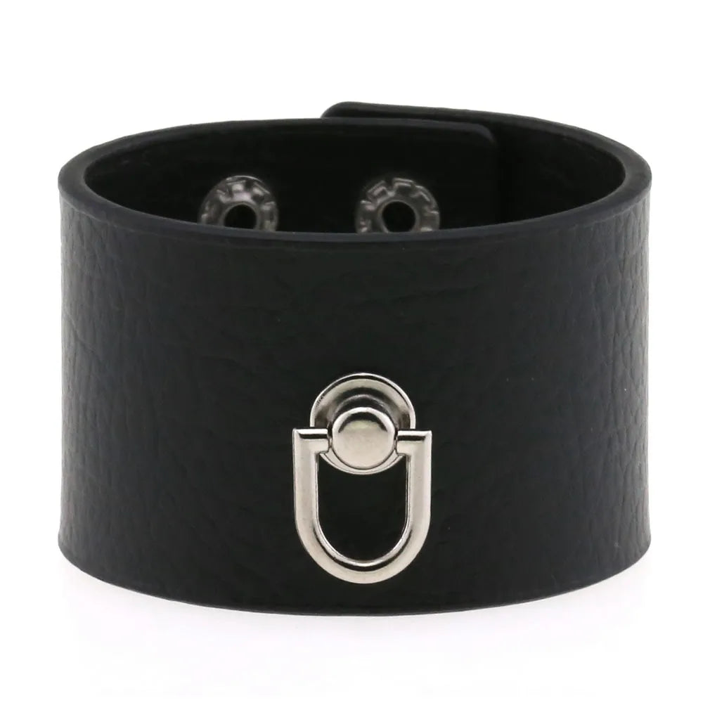 goth punk armband svart läder med nitar i olika motiv