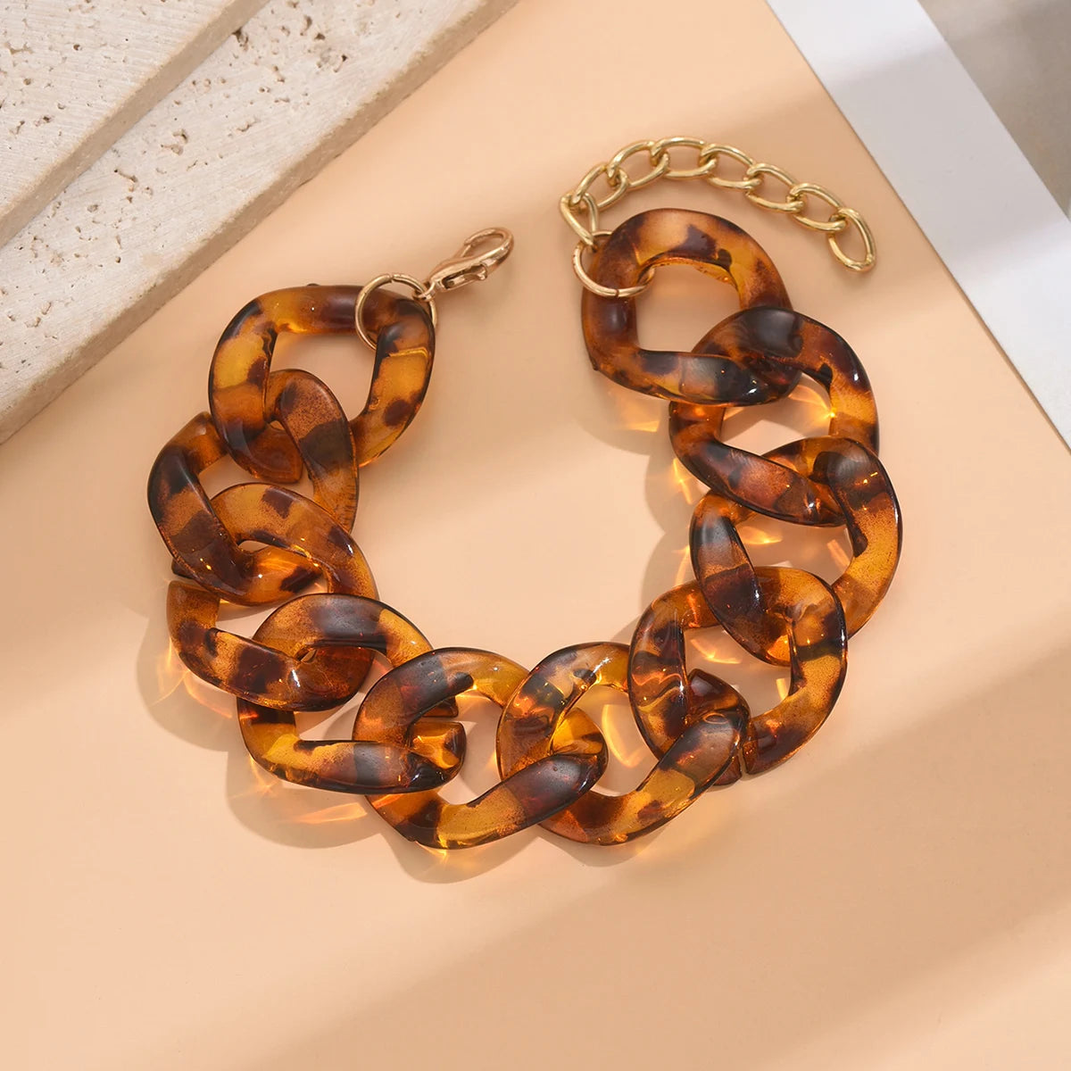 Curb chain armband