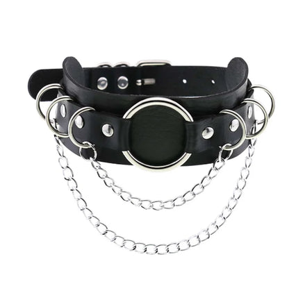 Olika halsband läder med kedja och nitar.