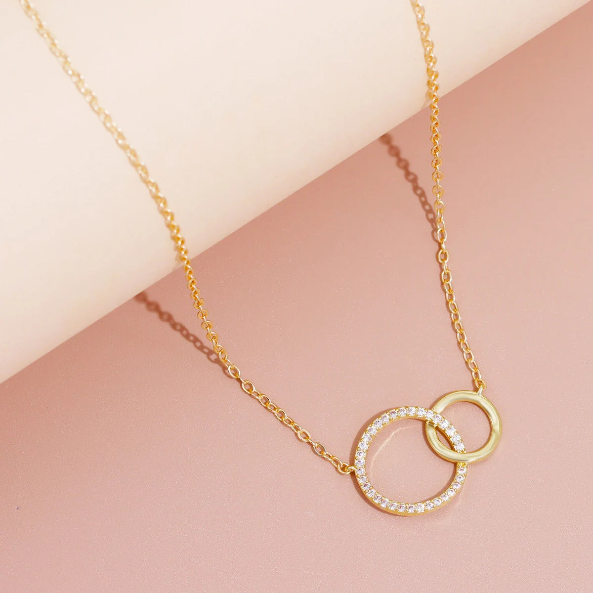 Halsband guld med cirkel länkar
