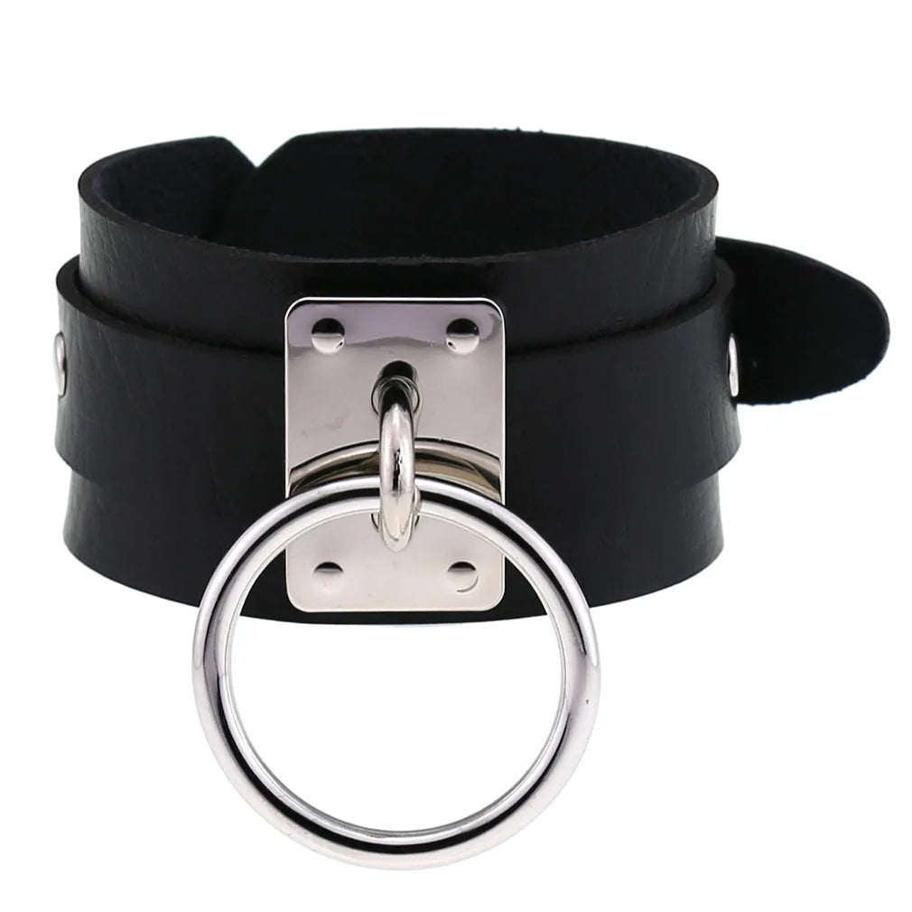 goth punk armband svart läder med nitar i olika motiv