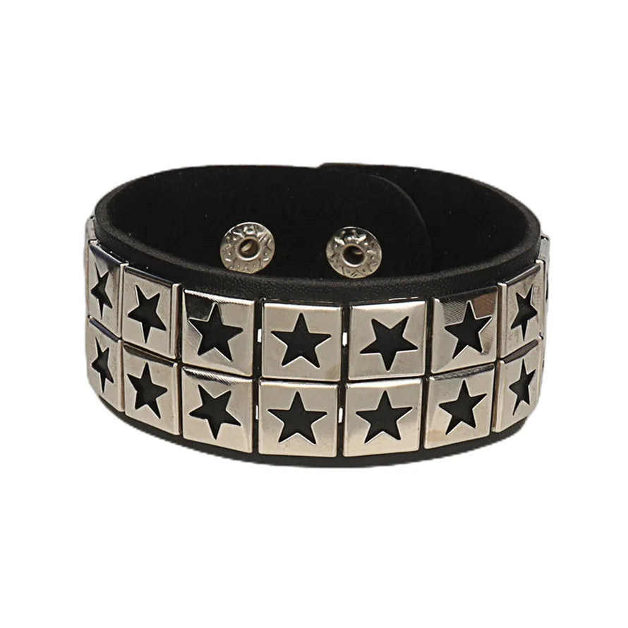 goth punk armband svart läder med nitar i olika motiv