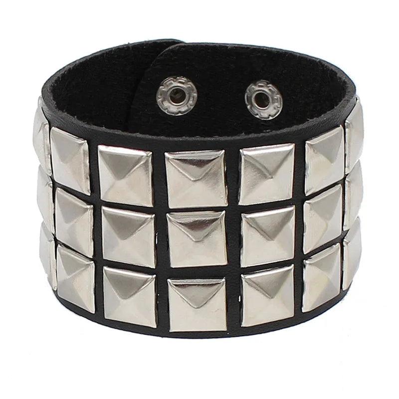 goth punk armband svart läder med nitar i olika motiv