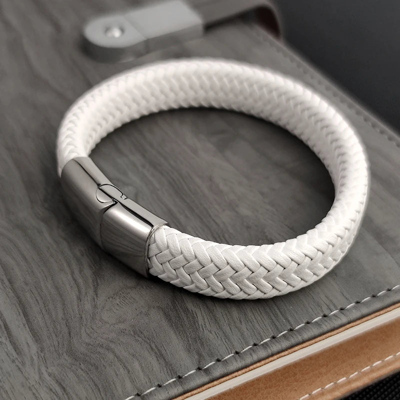 Armband vit flätad läder