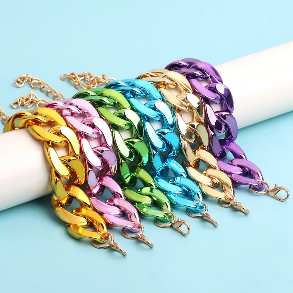 Armband med bred akryl kedja i metallic färger