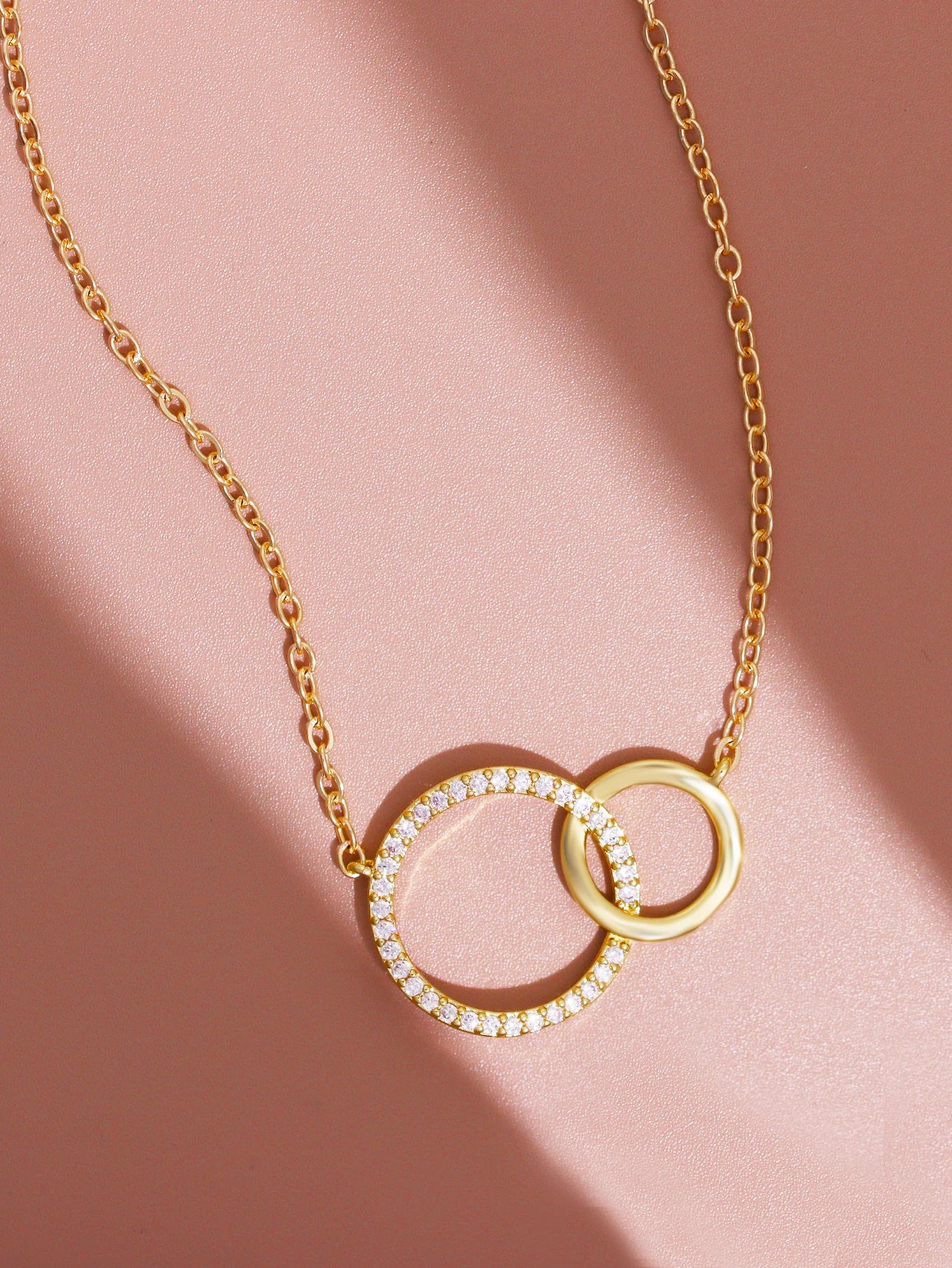 Halsband guld med cirkel länkar