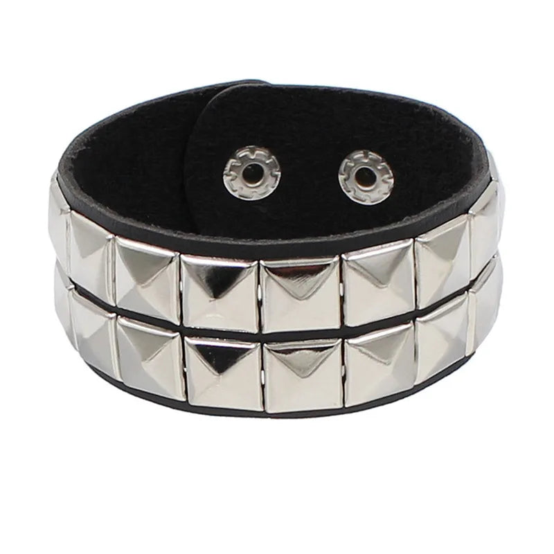 goth punk armband svart läder med nitar i olika motiv