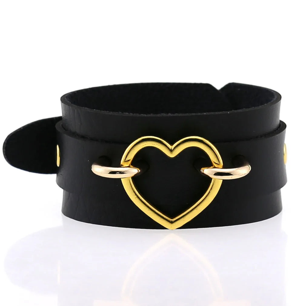 goth punk armband svart läder med nitar i olika motiv