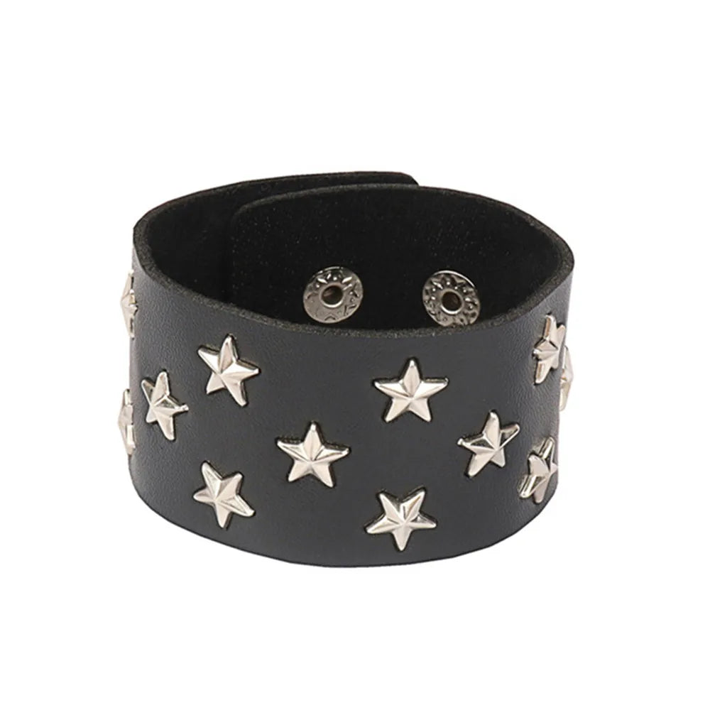 goth punk armband svart läder med nitar i olika motiv