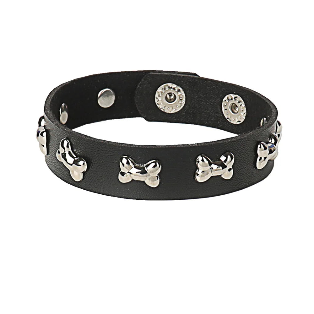 goth punk armband svart läder med nitar i olika motiv
