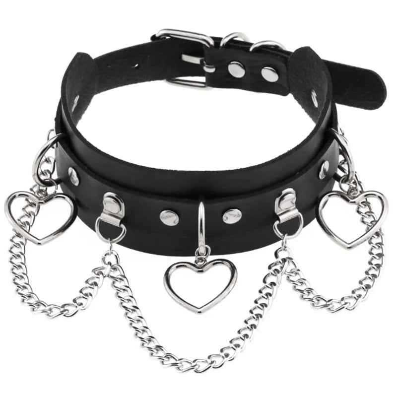 Olika halsband läder med kedja och nitar.